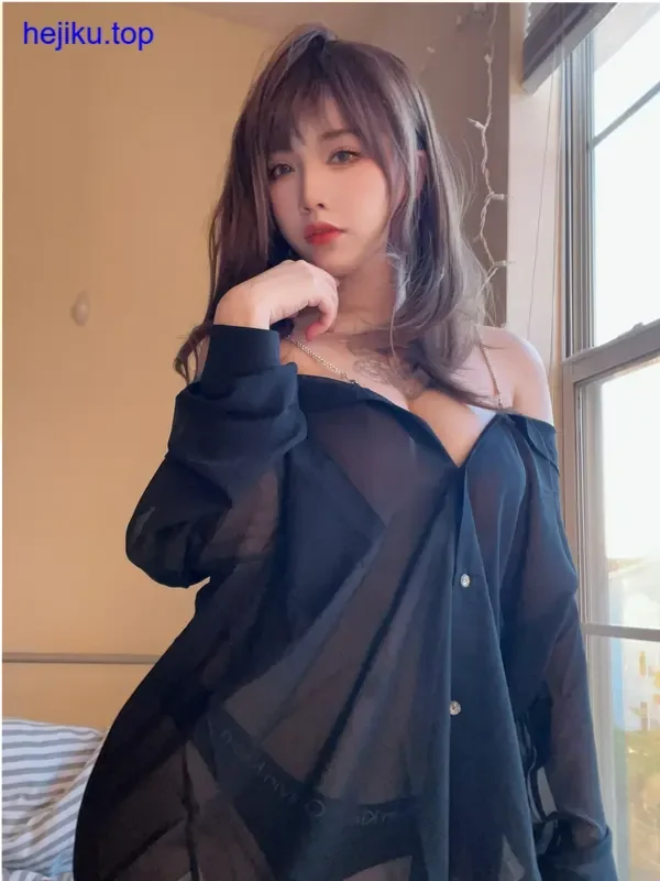 狐洛洛子女仆天使城堡拱门前