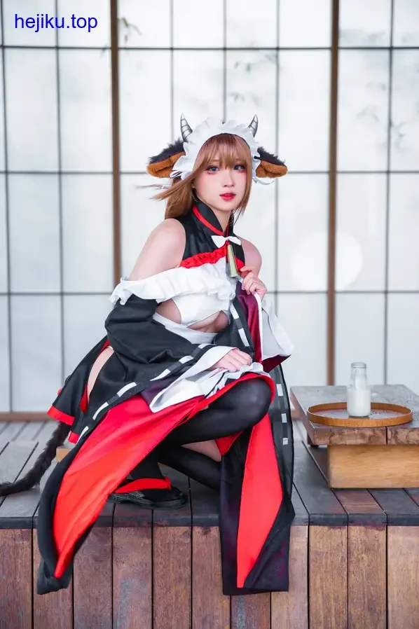 coser以瓦斯塔亚种族为原型创作的小龙虾主题写真，服装融合了龙虾元素和奇幻风格