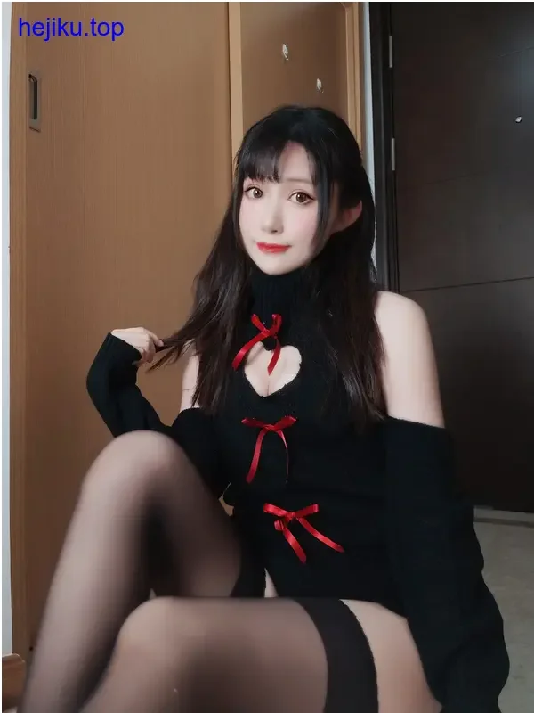 木之本果cos小樱经典动作，手持封印杖眼神温柔有力