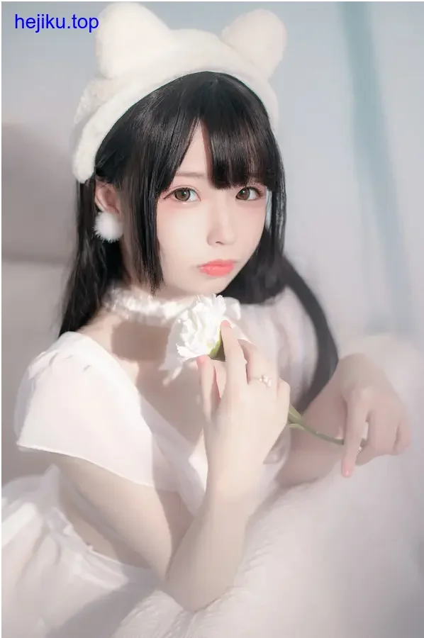 十万珍吱伏特-服装刺绣与配饰细节特写