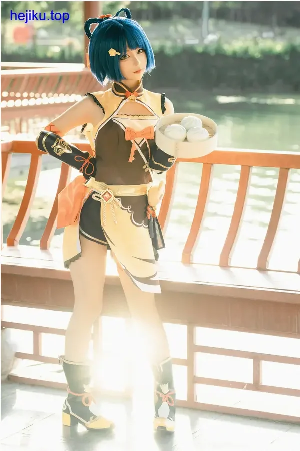 蠢沫沫扮演多个动漫游戏角色，从战斗系到治愈系风格切换自如