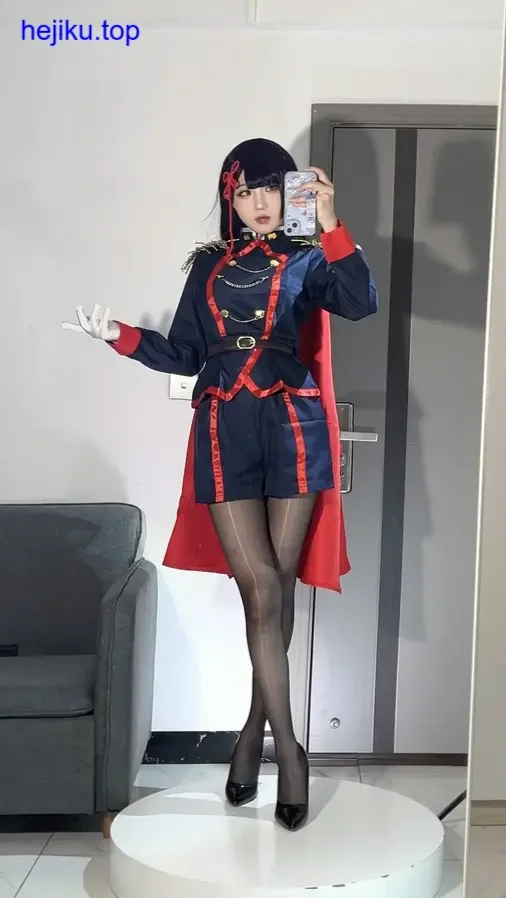 无影喵喵cos度盘角色 全身站姿和服装细节