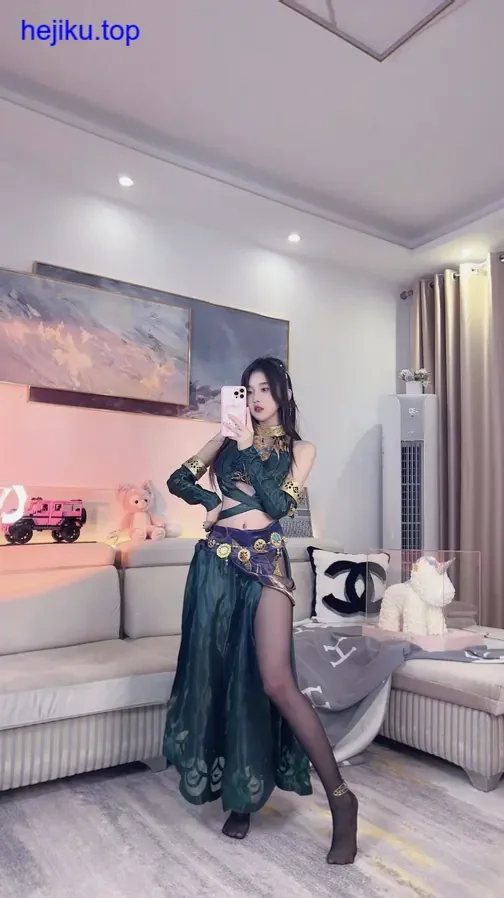 小小奶瓶儿瑜伽裤可爱风格实拍蹲姿系鞋带瞬间