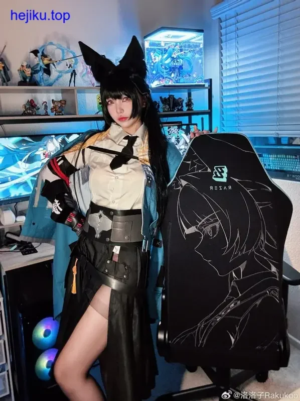 狐洛洛子女仆天使手持旧书