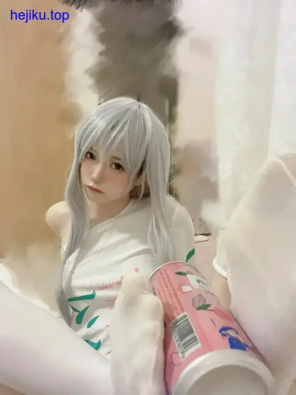 倦倦喵-从热血少年到冷峻魔法少女的多角色展示