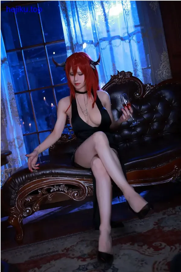 桜满三时埃吉尔黑色主调服装写真