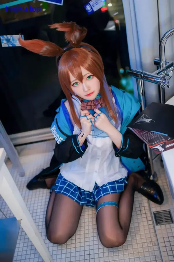 arty亚缇扮演最终幻想角色全身造型，服饰细节与光影质感完美融合