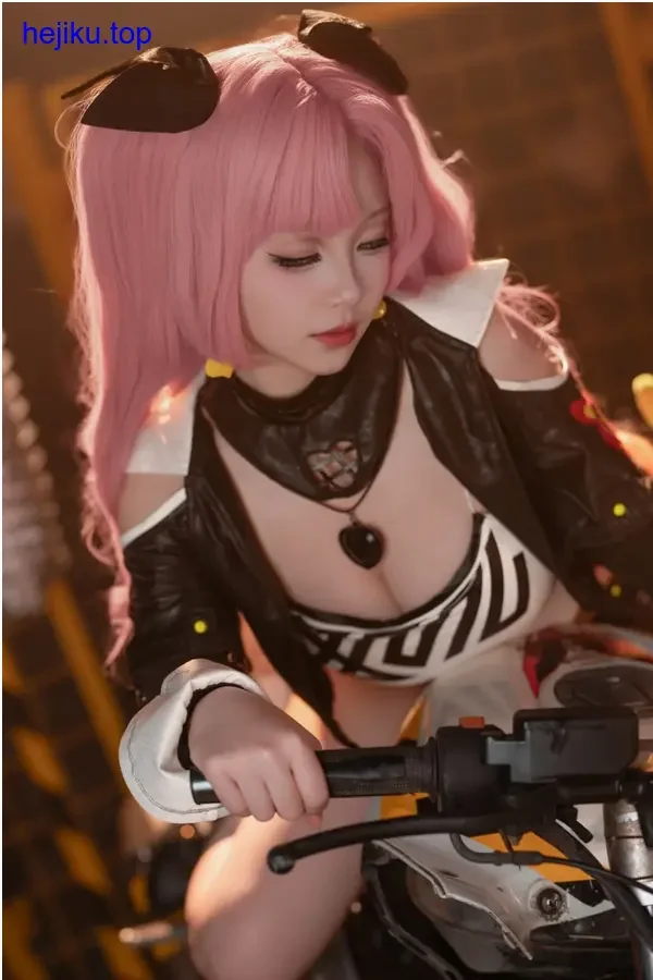 bangni邦尼瑜伽树式侧影 bangni邦尼瑜伽树式体式 专注内观的状态